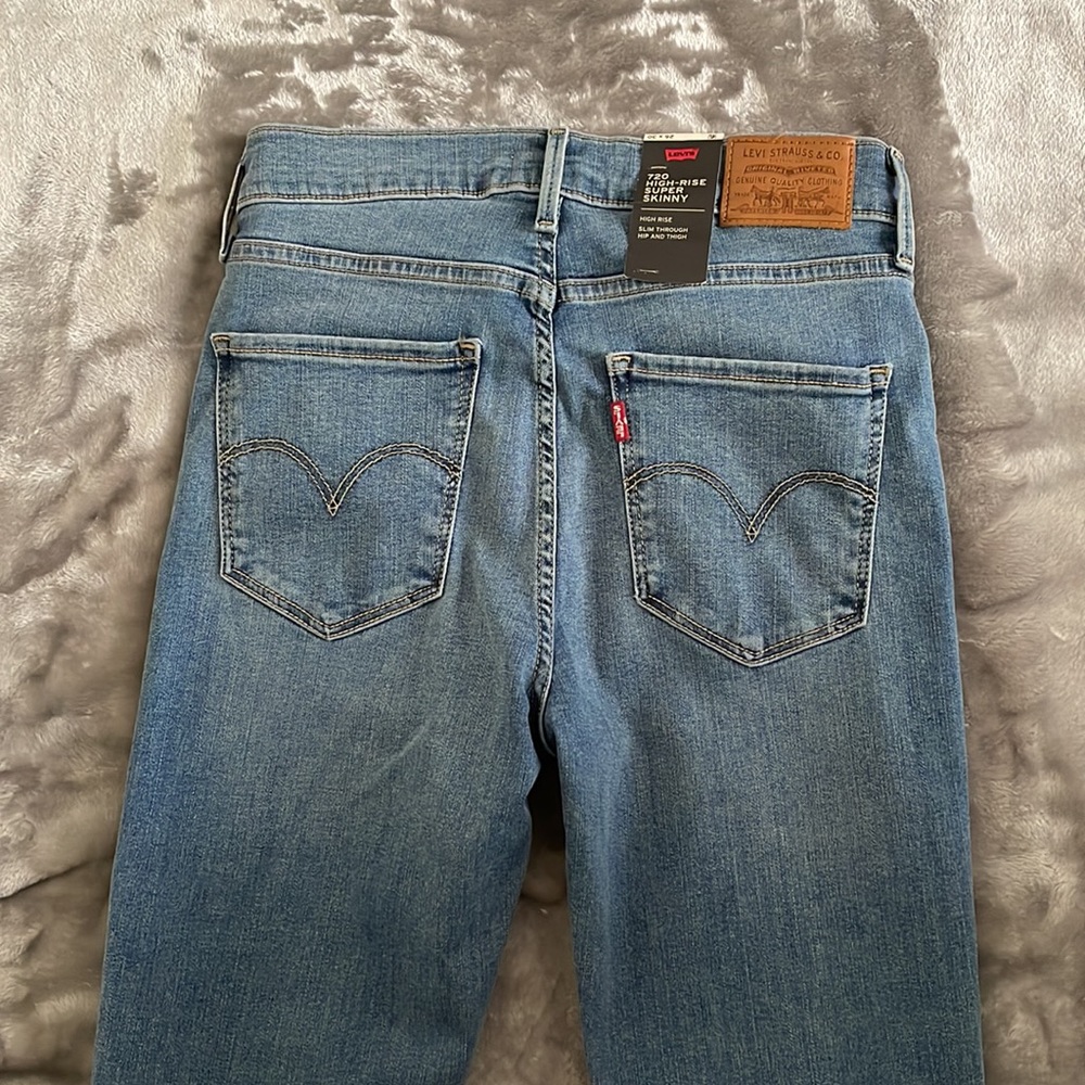 Levi’s 720 High-Rise Super Skinny Jeans - Picture 9 of 11
